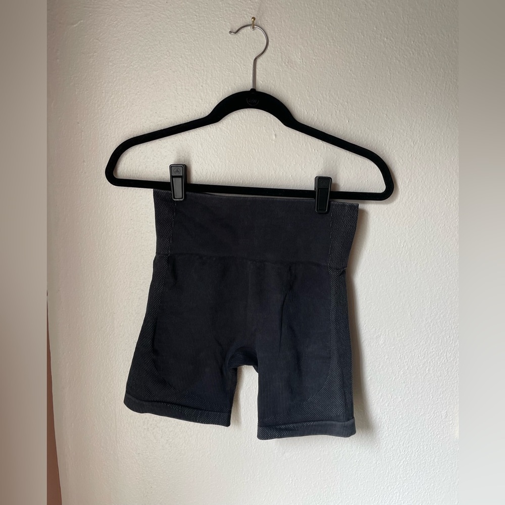 Joy Lab textured fitted biker shorts